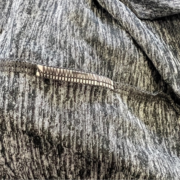 Under Armour Mens Grey Loose Heat Gear Top Size Large - Picture 5 of 5